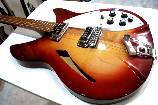 Rickenbacker 330 リッケンバッカー 1993年製　Fireglo 330fg6 (1).jpg